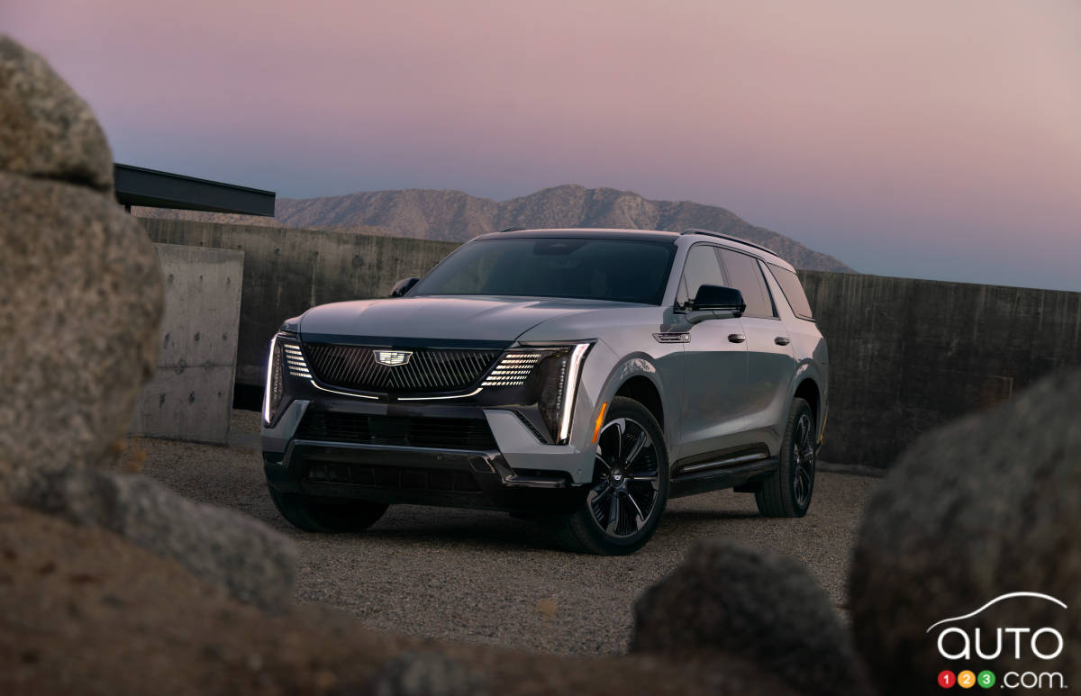 Le Cadillac Escalade IQL 2026, trois quarts avant