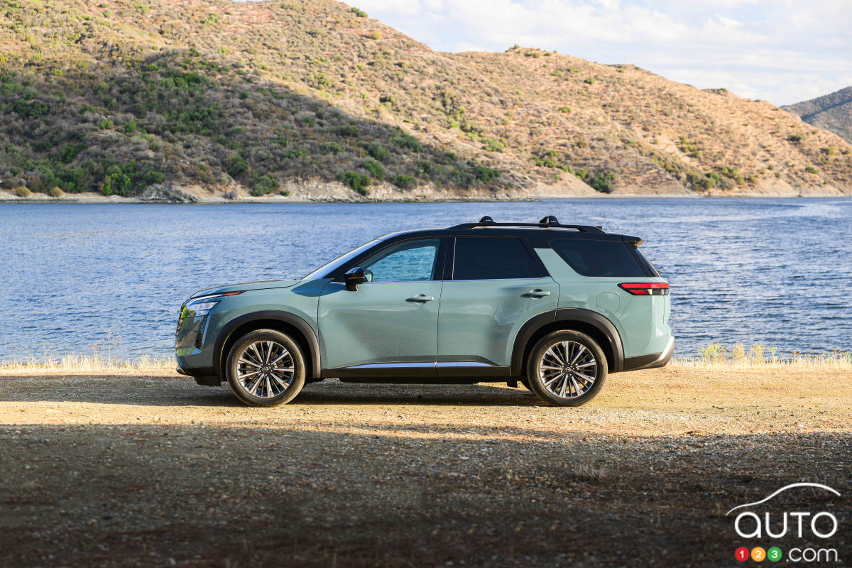 Nissan Pathfinder 2026, de profil