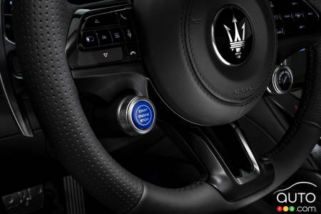 2024 Maserati GranTurismo - Steering wheel, bottom portion