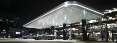 A Mercedes-Benz network charging station in the U.S.