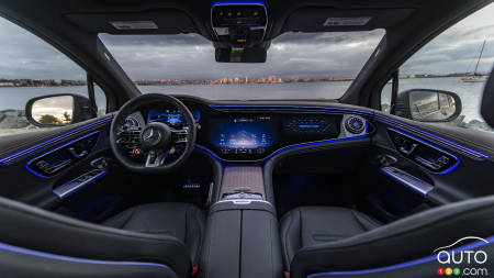 Interior del SUV Mercedes-AMG EQE 2024