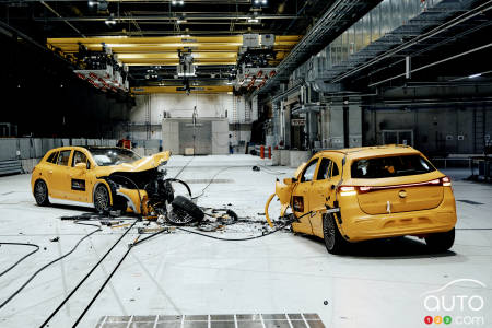 Mercedes-Benz organizes a crash test
