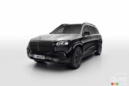 The Mercedes-Benz EQS SUV with Night Series package
