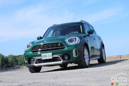 2022 Mini Cooper SE Countryman - on the truck