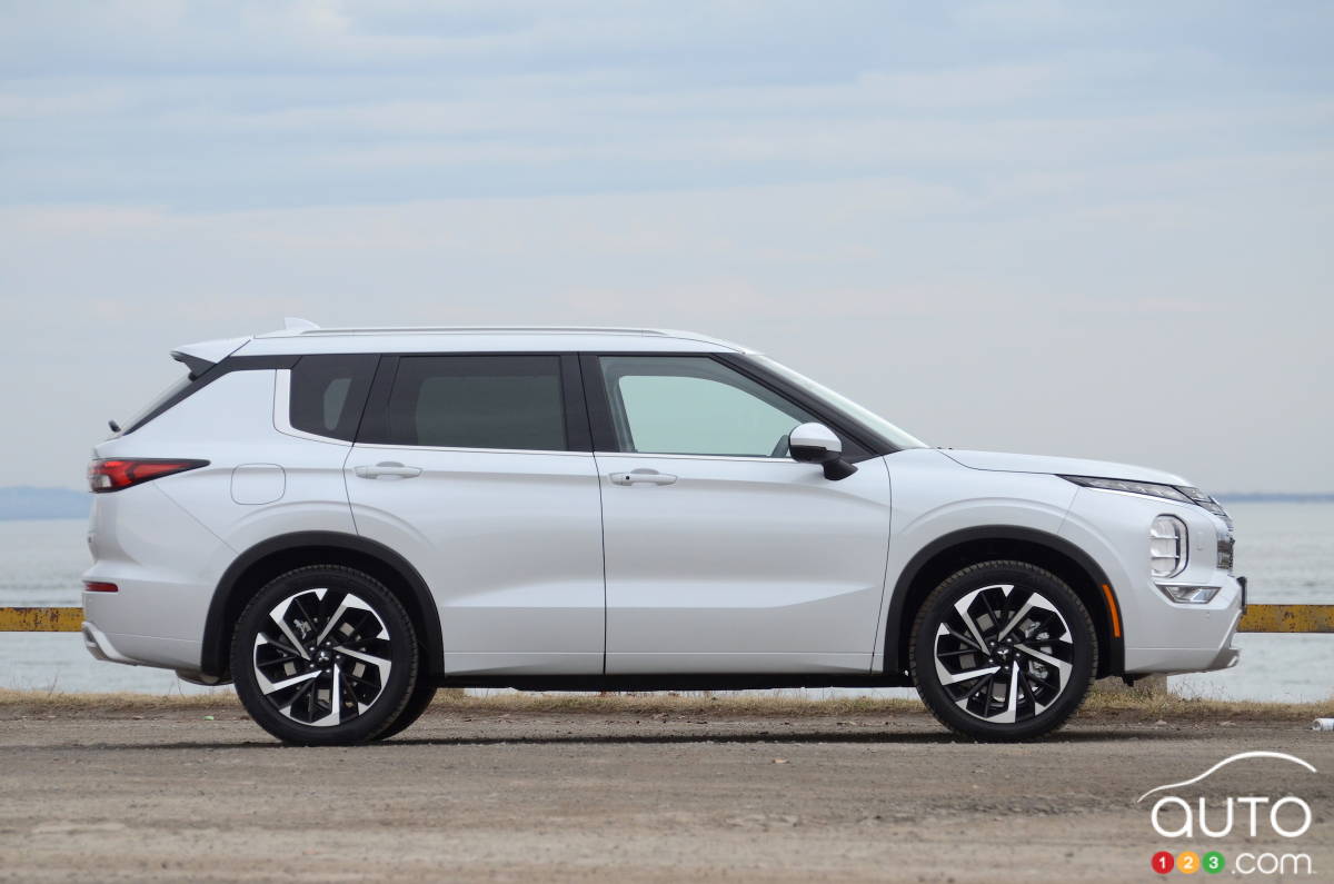 Mitsubishi Outlander 2022 - Profil