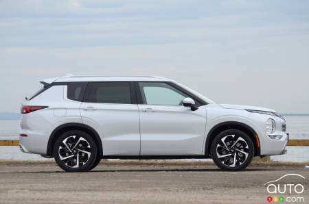 Mitsubishi Outlander 2022 - Profil