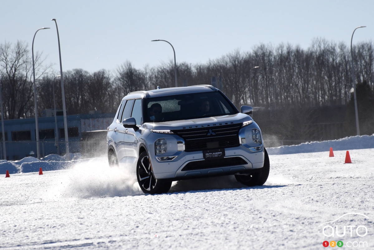 Mitsubishi Outlander PHEV 2024