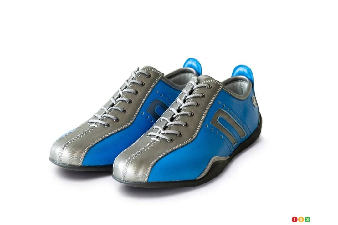 La chaussure Idea Corsa, en bleu