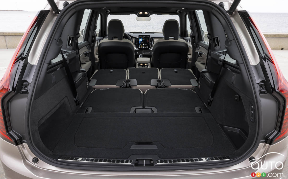 Volvo XC90 2025, coffre, avec sièges rabaissés