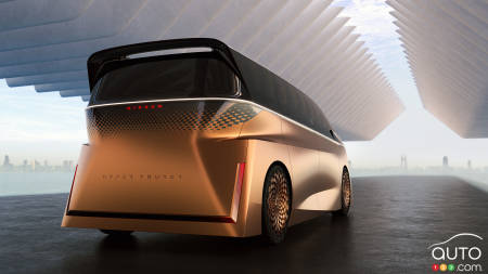 The very big back end of the Nissan Hyper Tourer concept