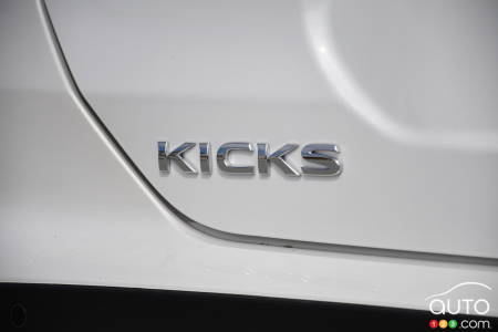 2022 Nissan Kicks, badging