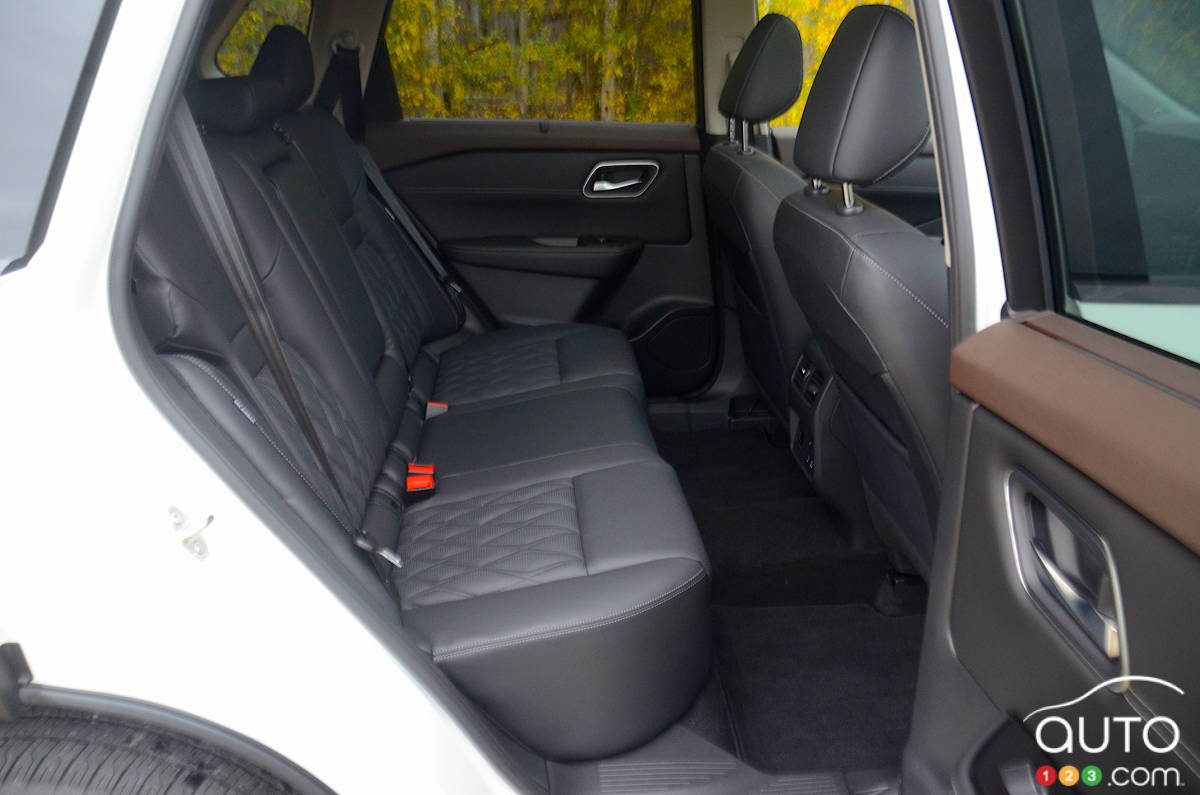 Nissan Rogue 2021, deuxième rangée de sièges