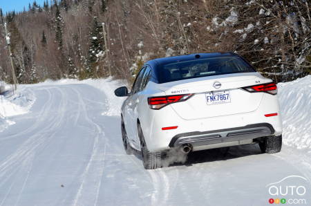 Nissan Sentra SR manuelle 2021, dans la neige