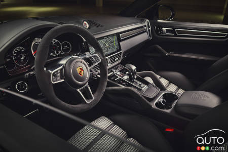 2021 Porsche Cayenne GTS Coupe, interior