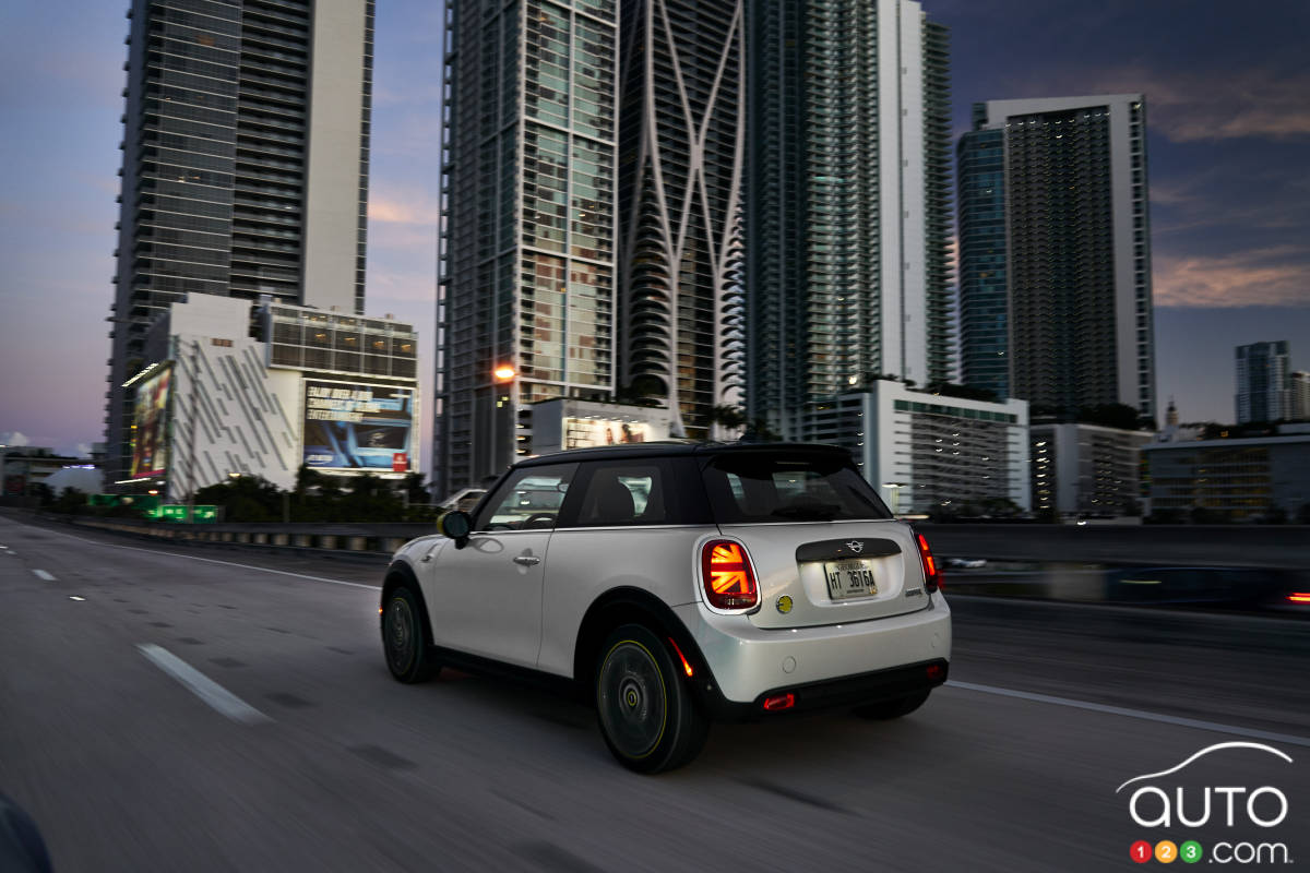 Mini Cooper SE, trois quarts arrière