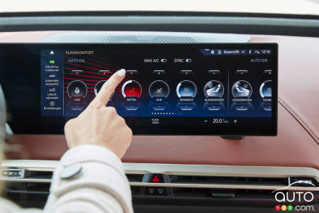 L'écran multimédia du BMW iX