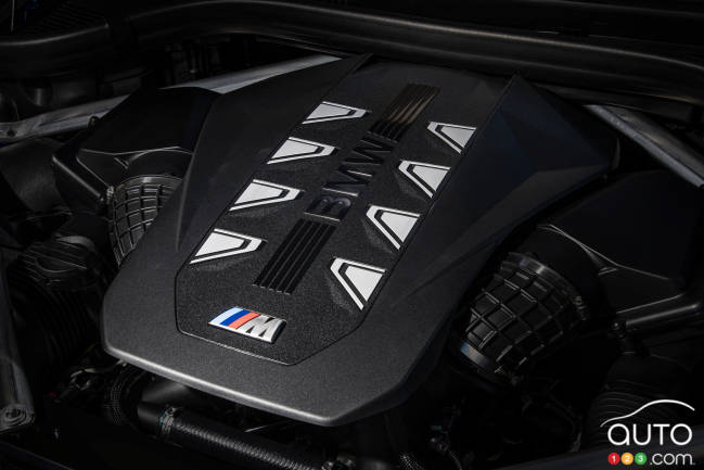 2023 BMW X7, engine (M60i)