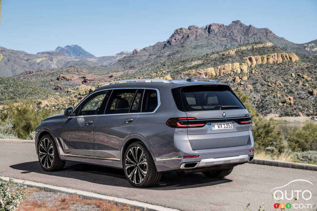 2023 BMW X7, three-quarters rear