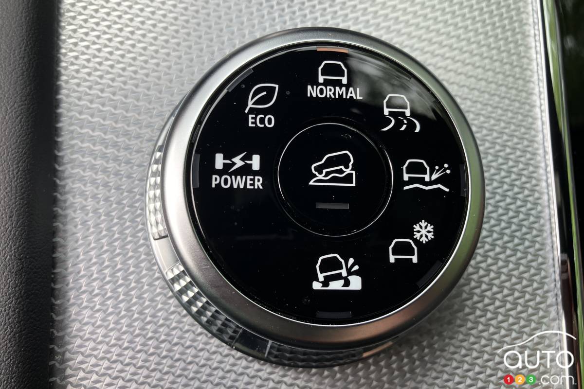 2024 Mitsubishi Outlander PHEV, knob for choosing drive mode