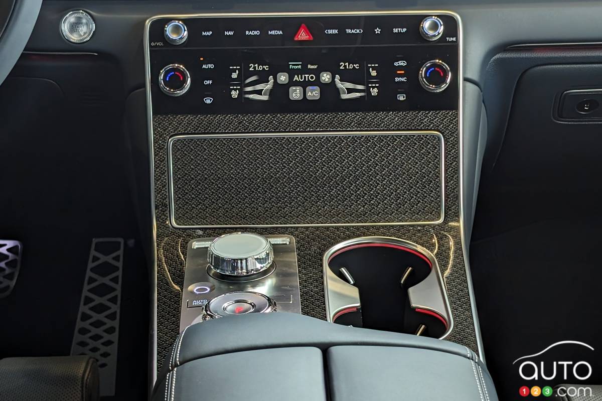 Genesis GV80 Coupé 2025, bas de console centrale