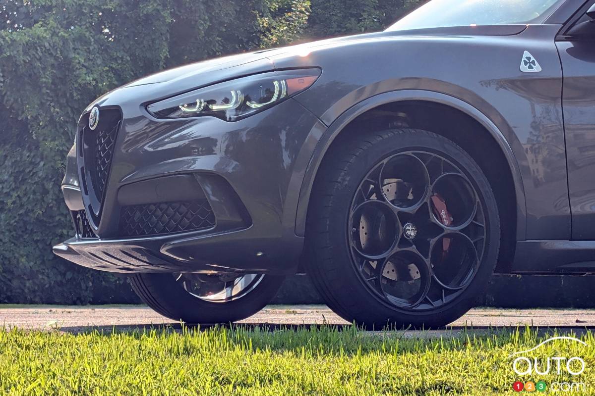 Alfa Romeo Stelvio Quadrifoglio 2024, calandre, roue