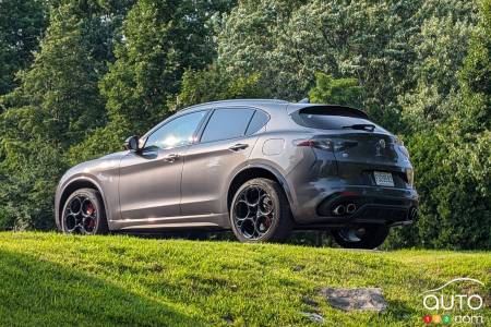 Alfa Romeo Stelvio Quadrifoglio 2024, trois quarts arrière