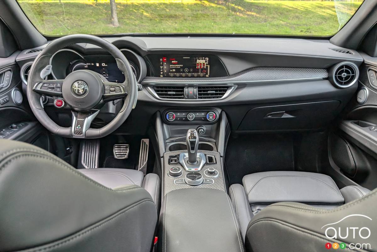 Alfa Romeo Stelvio Quadrifoglio 2024, intérieur