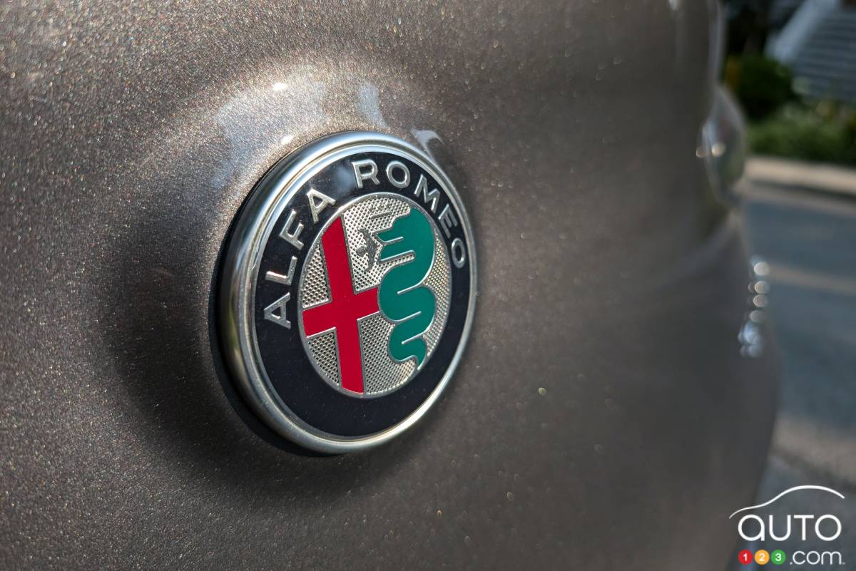 Alfa Romeo Stelvio Quadrifoglio 2024, écusson Alfa Romeo