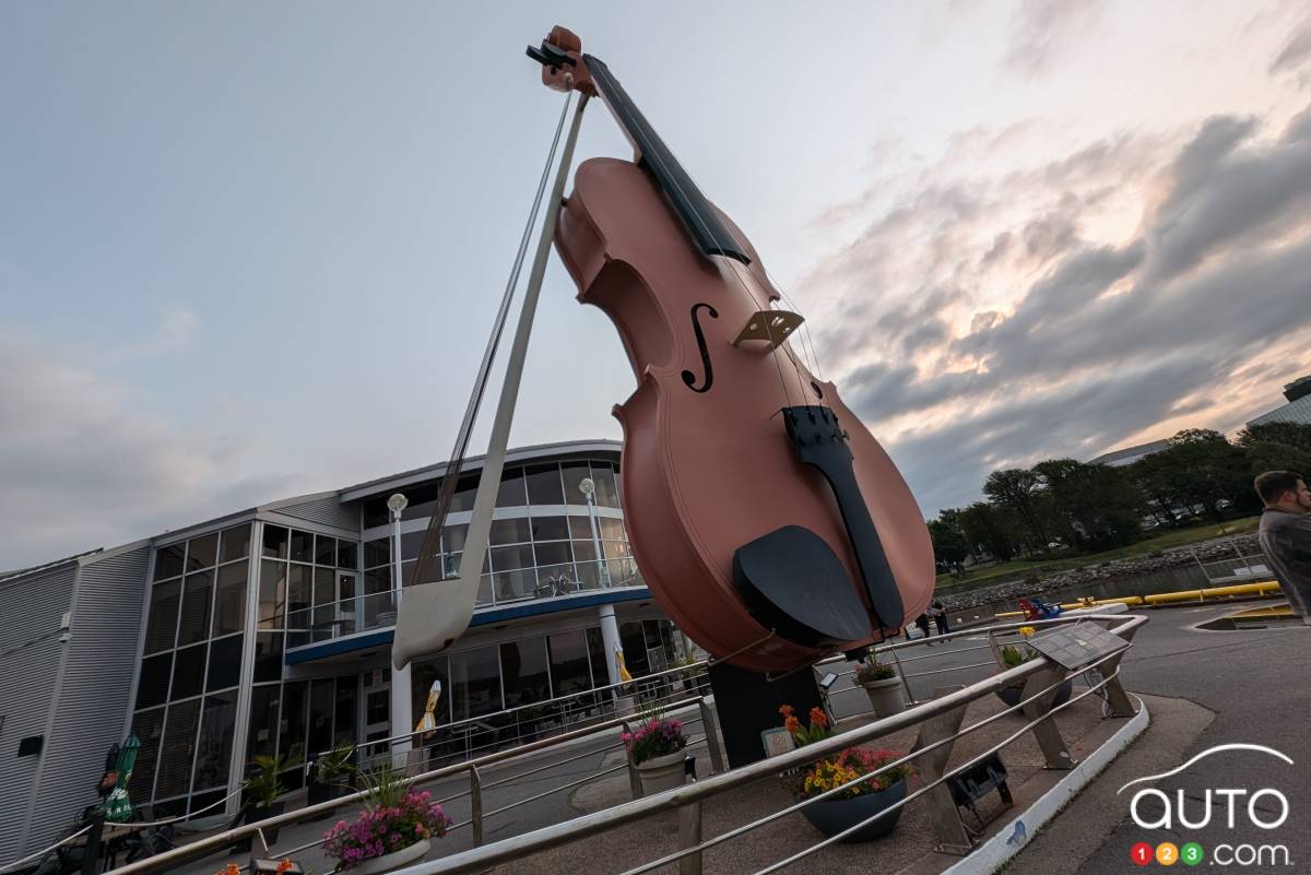 Un énorme violon, à Sydney