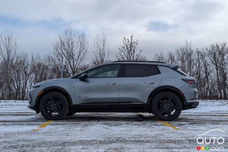 Chevrolet Equinox EV RS 2024, de profil