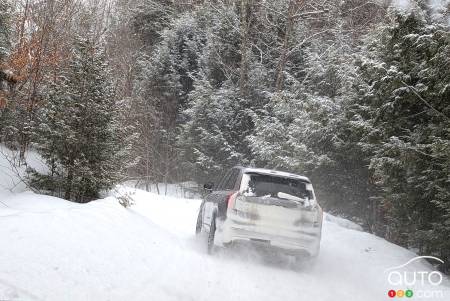 Le Volvo XC90 PHEV 2026, en sentier