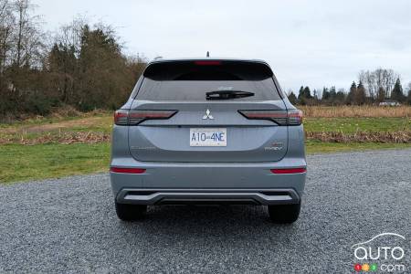 Mitsubishi Outlander PHEV 2026, arrière