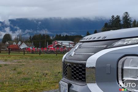 Mitsubishi Outlander PHEV 2026, calandre