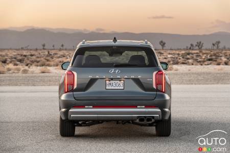 The 2023 Hyundai Palisade, into the sunset