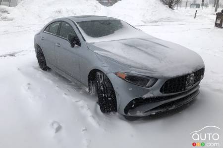 Despite their imposing width, the Pirelli Sottozero tires maintained their grip in deep snow, even highway snow