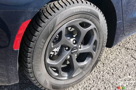 I drove a Chrysler Pacifica minivan with Laufen winter tires. A bit of a surprise!