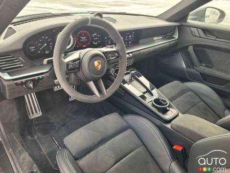 L'intérieur de la Porsche 911 Dakar 2024