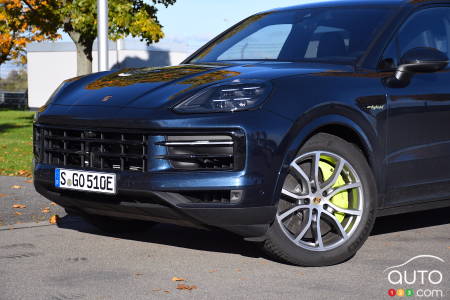 2024 Porsche Cayenne E-Hybrid, front grille