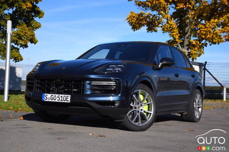 2024 Porsche Cayenne E-Hybrid, front