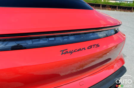 Porsche Taycan GTS 2022, écusson