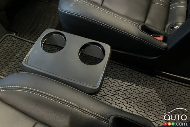 2024 Mazda CX-90 PHEV, Cup holder