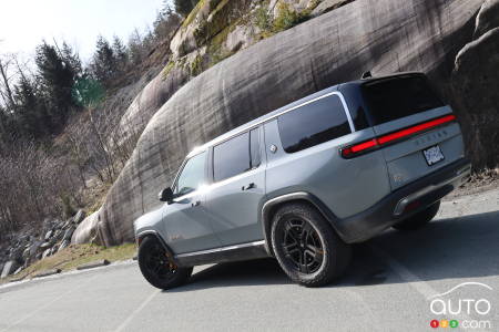 2023 Rivian R1S - Three-quarters rear