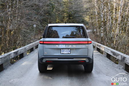 Rivian R1S 2023 - Arrière