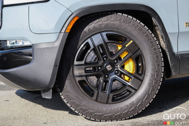 2023 Rivian R1S - Wheel