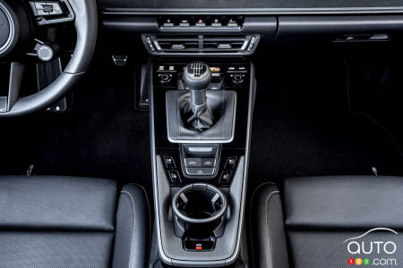 Porsche's manual transmission stick shift