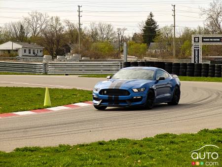2019 Ford Mustang Shelby GT350 First Drive | Car Reviews | Auto123