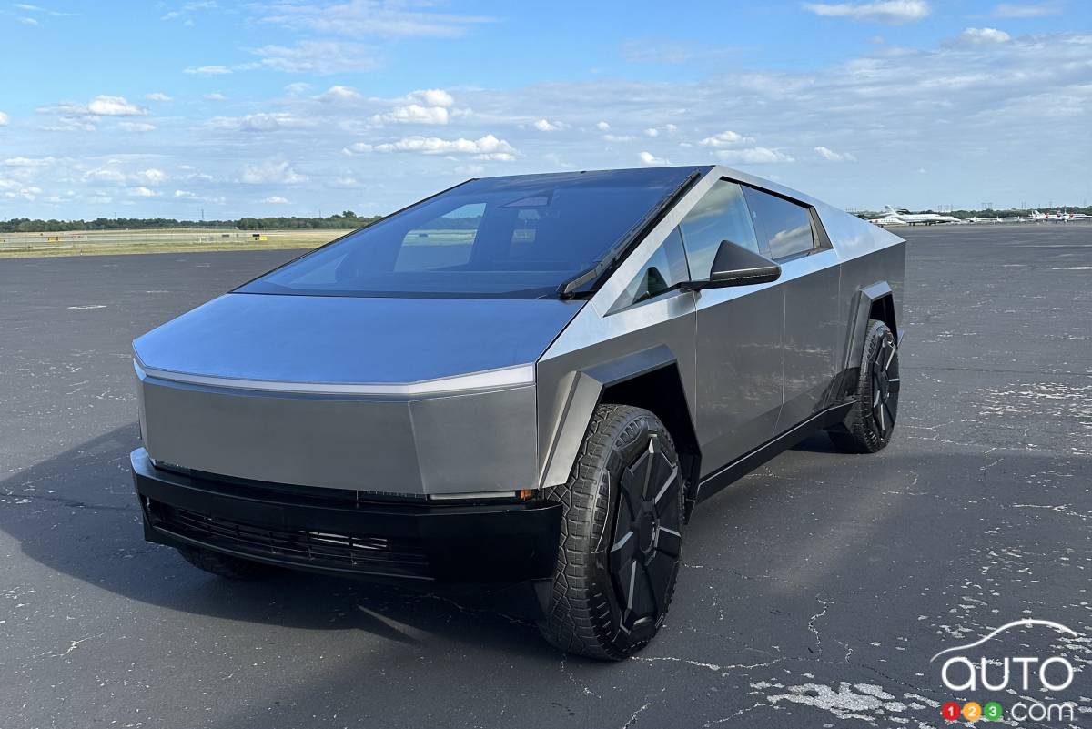 Prototype Tesla Cybertruck 2019