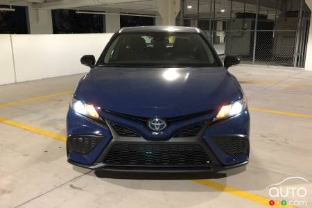 Toyota Camry hybride 2023 - Avant