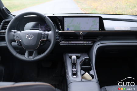 Toyota Crown 2023, intérieur
