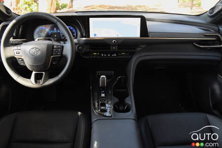 2025 Toyota Crown Signia, interior